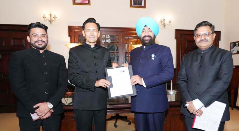 उत्तराखण्ड में एसआईआर की शुरुआत, राज्यपाल, मुख्यमंत्री ने भरे गणना फार्म