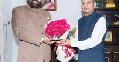 भरसार विवि के नवनियुक्त कुलपति डॉ. बीपी भट्ट ने राज्यपाल से की भेंट
