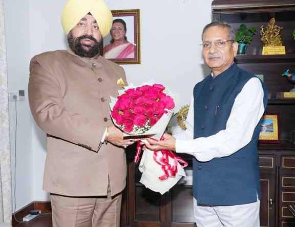 भरसार विवि के नवनियुक्त कुलपति डॉ. बीपी भट्ट ने राज्यपाल से की भेंट
